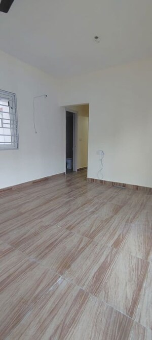 Room in 2 BHK Apartment at UPAEVP Mandakini Enclave, Raebareli Road – for Rent