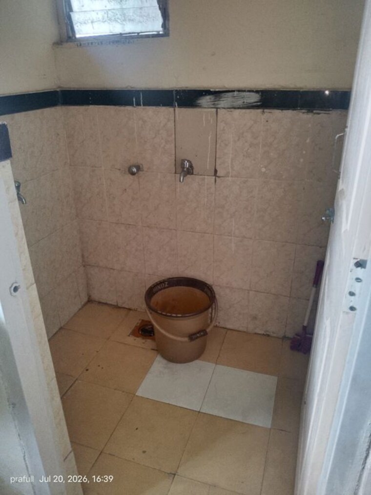 Bathroom, century-mill-mhada-building 1 Bedroom 423 Sq.Ft. Apartment In Lower Parel Mumbai 10558373