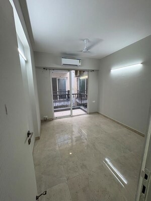 Room in 3 BHK Apartment at Signature Global City 81, Sector 81 – for Rent