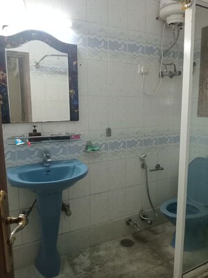 Team Area in 3 BHK Apartment at Vasant Kunj – for Rent