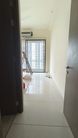 Room in 3 BHK Apartment at Prestige Siesta, Mulund West – for Rent