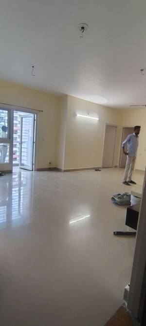 Room in 2 BHK Apartment at UPAEVP Mandakini Enclave, Raebareli Road – for Rent