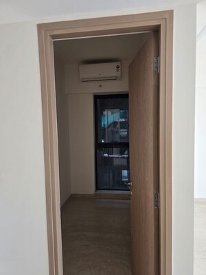 Room in 3 BHK Apartment at Lodha Woods, Kandivali East – for Rent