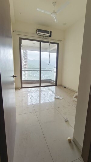 Room in 3 BHK Apartment at Prestige Siesta, Mulund West – for Rent