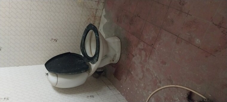 Bathroom, basavanagudi 3 Bedroom 1300 Sq.Ft. Independent House In Basavanagudi Bangalore 10558441