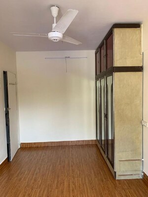 Room in 1 BHK Apartment at Bandra West – for Rent