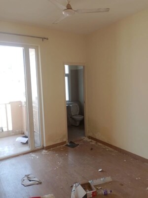 Room in 3.5 BHK Apartment at Emaar Palm Hills, Sector 77 – for Rent