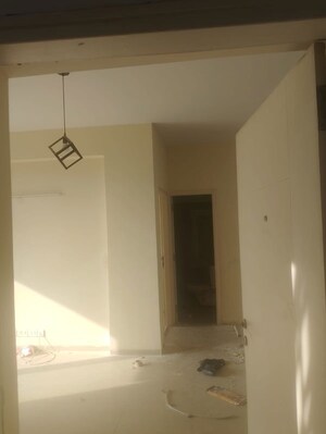Room in 3.5 BHK Apartment at Emaar Palm Hills, Sector 77 – for Rent