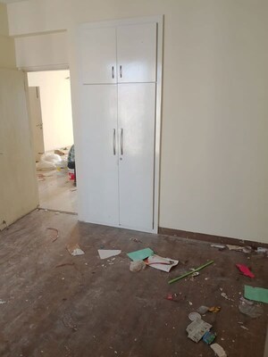 Room in 3.5 BHK Apartment at Emaar Palm Hills, Sector 77 – for Rent
