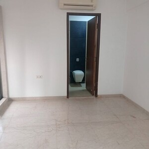 Room in 2 BHK Apartment at Khar West – for Rent