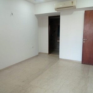 Room in 2 BHK Apartment at Khar West – for Rent