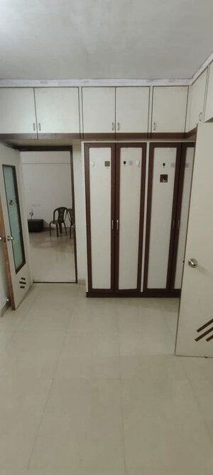 Room in 2 BHK Apartment at Malad East – for Rent