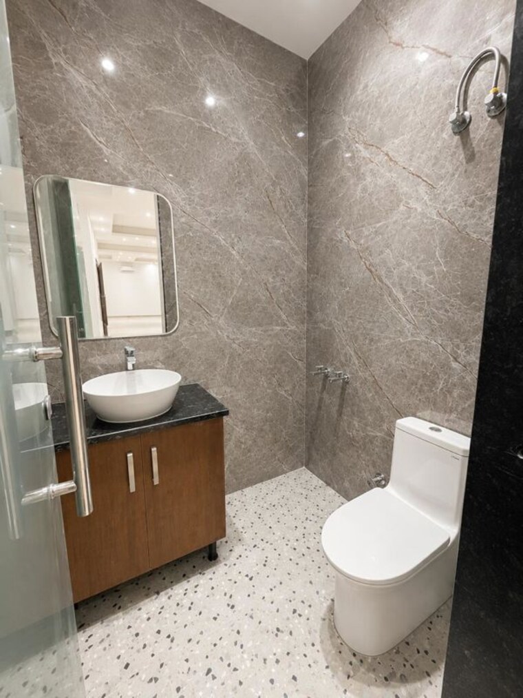 Bathroom, shivalik colony Commercial Office Space 200 Sq.Yd. In Shivalik Colony Delhi 10558525