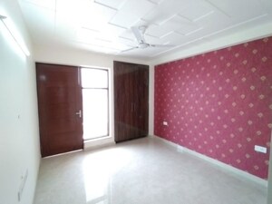 Room in 3 BHK Builder Floor at Sector 57 – for Rent