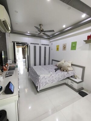 Bedroom in 2 BHK Apartment at Bandra West – for Rent