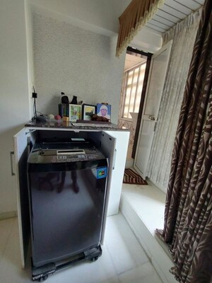 Furnished Amenities in 2 BHK Apartment at Bandra West – for Rent