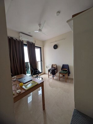 Furnished Amenities in 2.5 BHK Apartment at Prescon Midtown Bay, Mahim West – for Rent