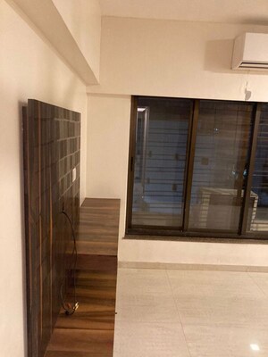 Room in 2.5 BHK Apartment at Kalpataru Estate Mumbai, Jogeshwari East – for Sale