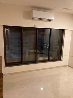 Room in 2.5 BHK Apartment at Kalpataru Estate Mumbai, Jogeshwari East – for Sale