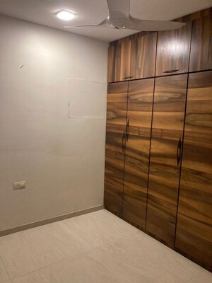 Room in 2.5 BHK Apartment at Kalpataru Estate Mumbai, Jogeshwari East – for Sale