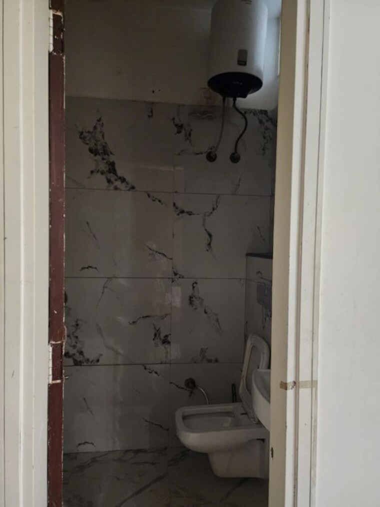Bathroom, aura-homes 2 Bedroom 1250 Sq.Ft. Apartment In Patiala Road Zirakpur 10558576