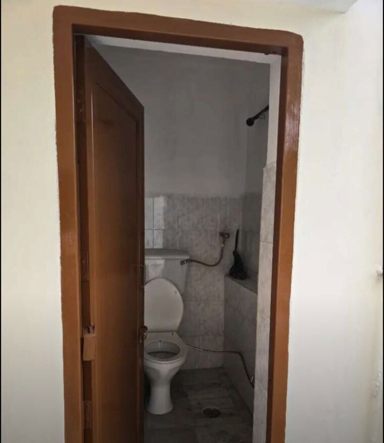 Bathroom, sector 19 2 Bedroom 1300 Sq.Ft. Builder Floor In Sector 19 Chandigarh 10558596