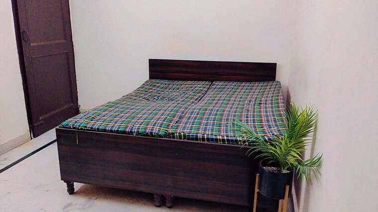 Bedroom, rwa-residential-society-sector-46 2 Bedroom 205 Sq.Yd. Builder Floor In Sector 46 Gurgaon 10060650