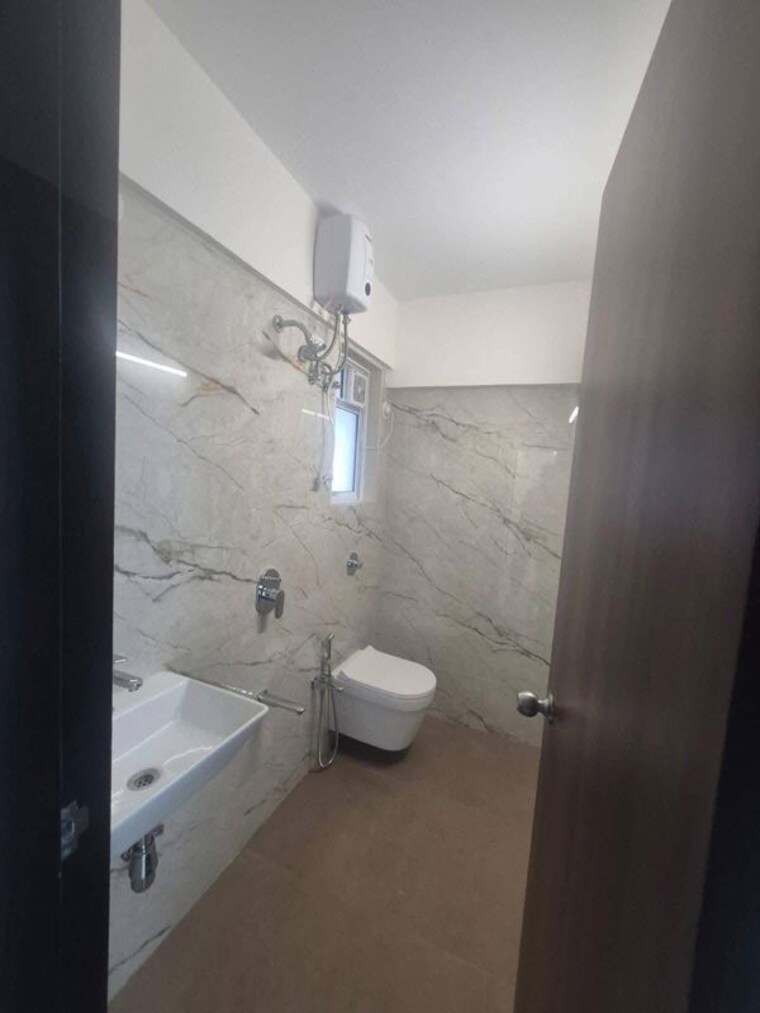 Bathroom, mohite-mrugank 2 Bedroom 800 Sq.Ft. Apartment In Chembur Mumbai 10543861