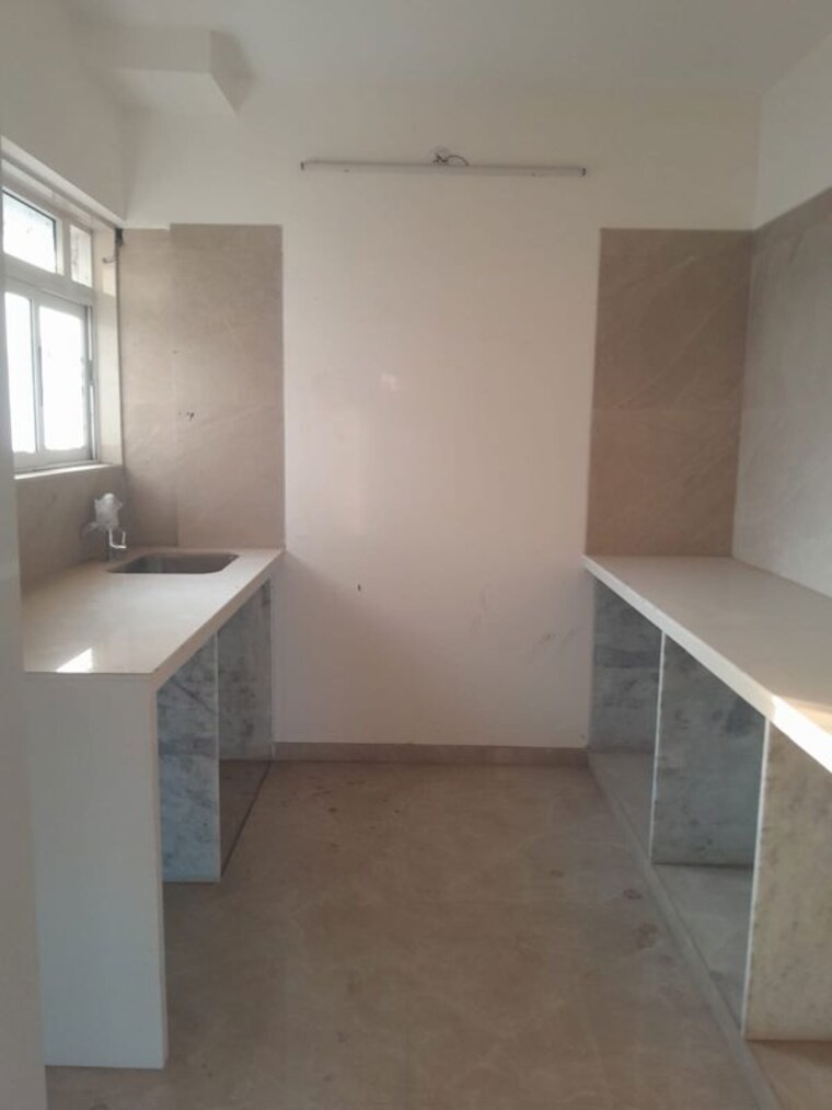 Kitchen, concrete-sai-swayam 2.5 Bedroom 750 Sq.Ft. Apartment In Chembur Mumbai 10536230