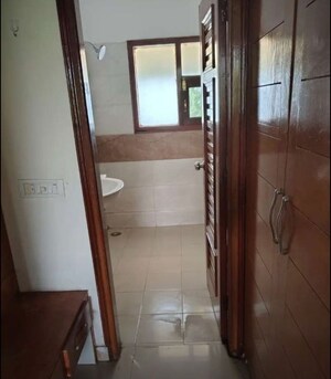 Bathroom in 2 BHK Builder Floor at Sector 33 – for Rent