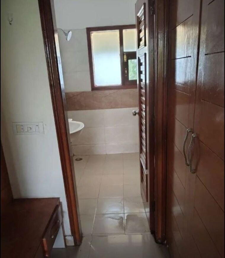 Bathroom, sector 33 2 Bedroom 1400 Sq.Ft. Builder Floor In Sector 33 Chandigarh 10558618