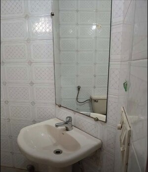 Bathroom in 2 BHK Builder Floor at Sector 33 – for Rent