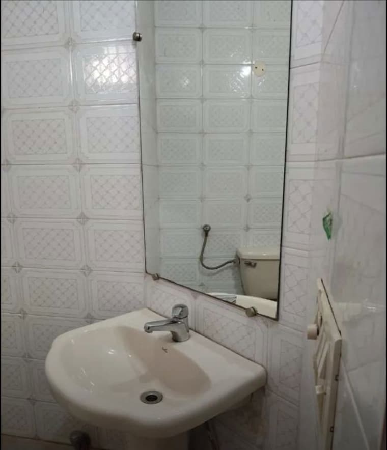 Bathroom, sector 33 2 Bedroom 1400 Sq.Ft. Builder Floor In Sector 33 Chandigarh 10558618