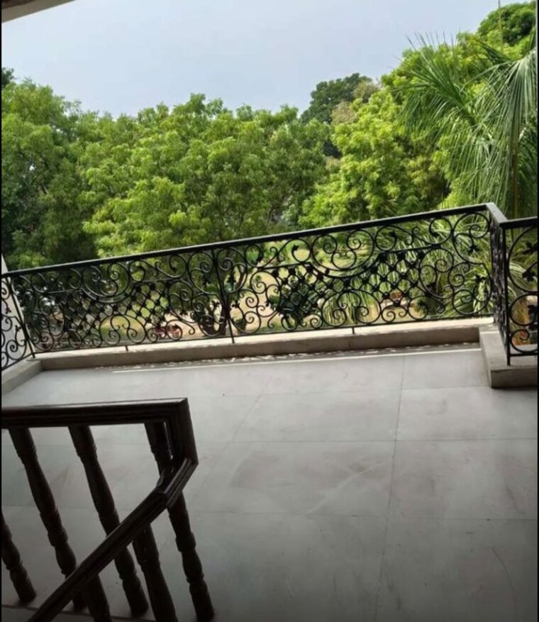 Balcony, sector 33 2 Bedroom 1400 Sq.Ft. Builder Floor In Sector 33 Chandigarh 10558618