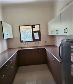 Kitchen in 2 BHK Builder Floor at Sector 33 – for Rent