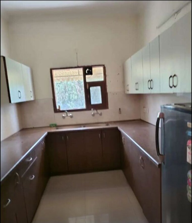Kitchen, sector 33 2 Bedroom 1400 Sq.Ft. Builder Floor In Sector 33 Chandigarh 10558618