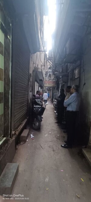 Parking in  Shop at Chandni Chowk – for Sale