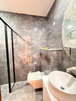 Furnished Amenities in 3 BHK Builder Floor at DLF Atria, Dlf Phase ii – for Sale