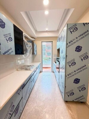 Furnished Amenities in 3 BHK Builder Floor at DLF Atria, Dlf Phase ii – for Sale