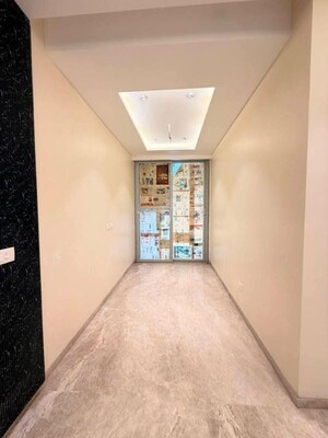 Room in 3 BHK Builder Floor at DLF Atria, Dlf Phase ii – for Sale