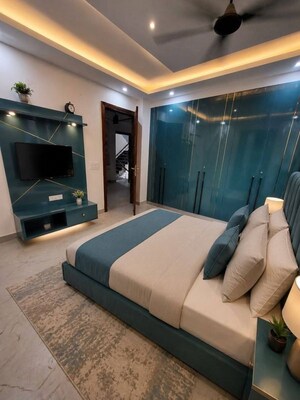 Bedroom in 3 BHK Builder Floor at DLF Atria, Dlf Phase ii – for Sale
