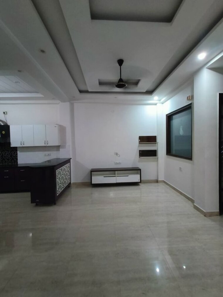  Parking, new palam vihar phase 3 3 Bedroom 173 Sq.Yd. Builder Floor In New Palam Vihar Phase 3 Gurgaon 10558689