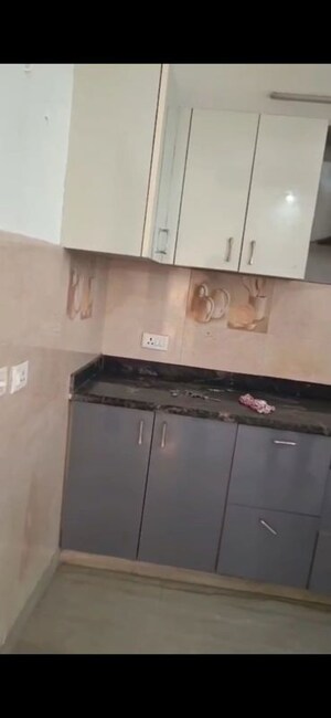 Kitchen in 2 BHK Builder Floor at Sector 43 – for Rent