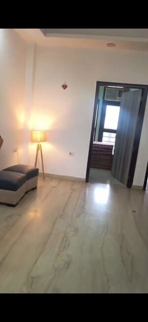 Room in 2 BHK Builder Floor at Sector 43 – for Rent