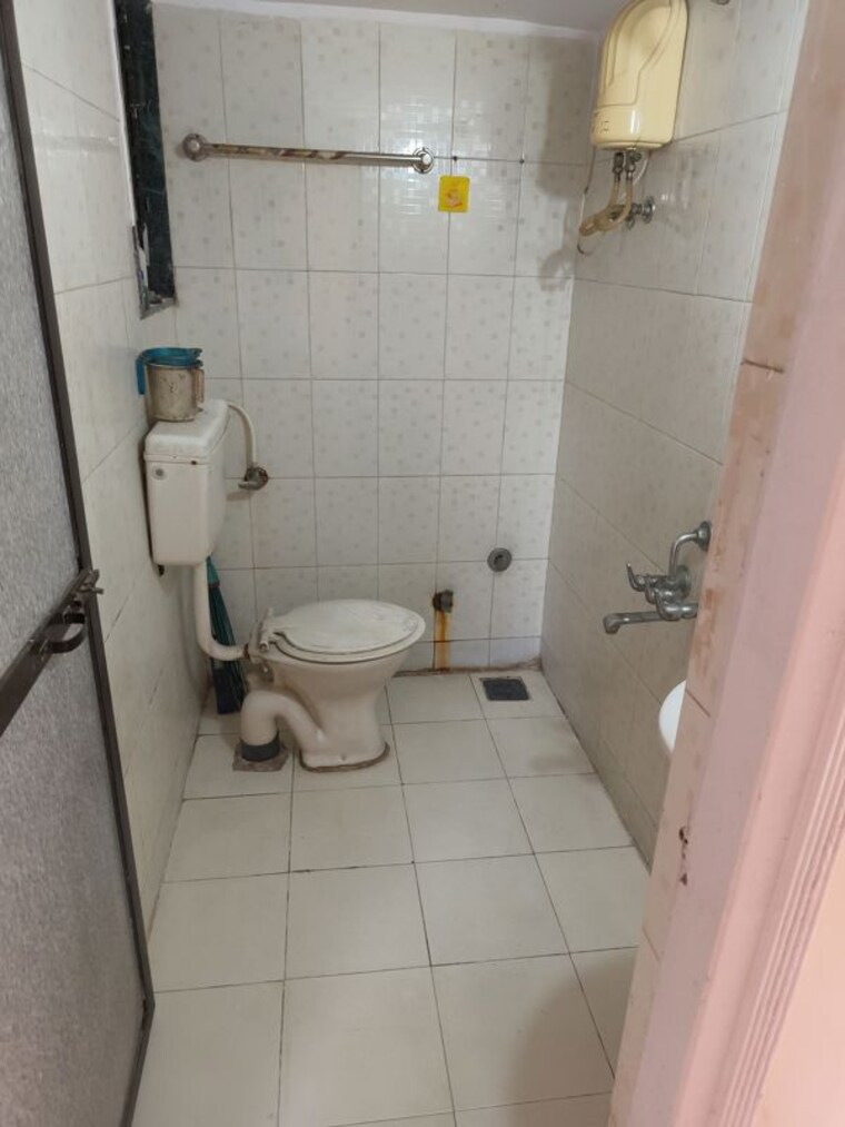 Bathroom, shyam-apartment 2 Bedroom 522 Sq.Ft. Apartment In Thane West Thane 10558694