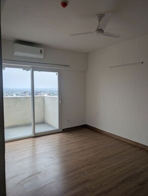 Room in 3 BHK Apartment at Tulip Yellow, Sector 69 – for Rent