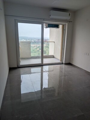 Room in 3 BHK Apartment at Tulip Yellow, Sector 69 – for Rent
