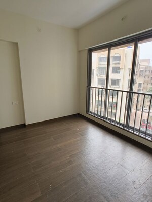 Room in 2 BHK Apartment at Paradigm Antalya, Oshiwara – for Rent