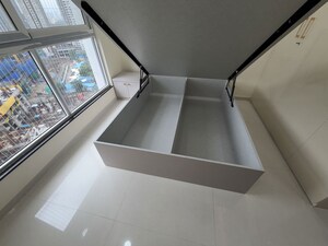 Furnished Amenities in 3 BHK Apartment at Sheth Avalon, Laxmi Nagar – for Rent