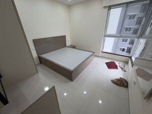 Room in 3 BHK Apartment at Sheth Avalon, Laxmi Nagar – for Rent